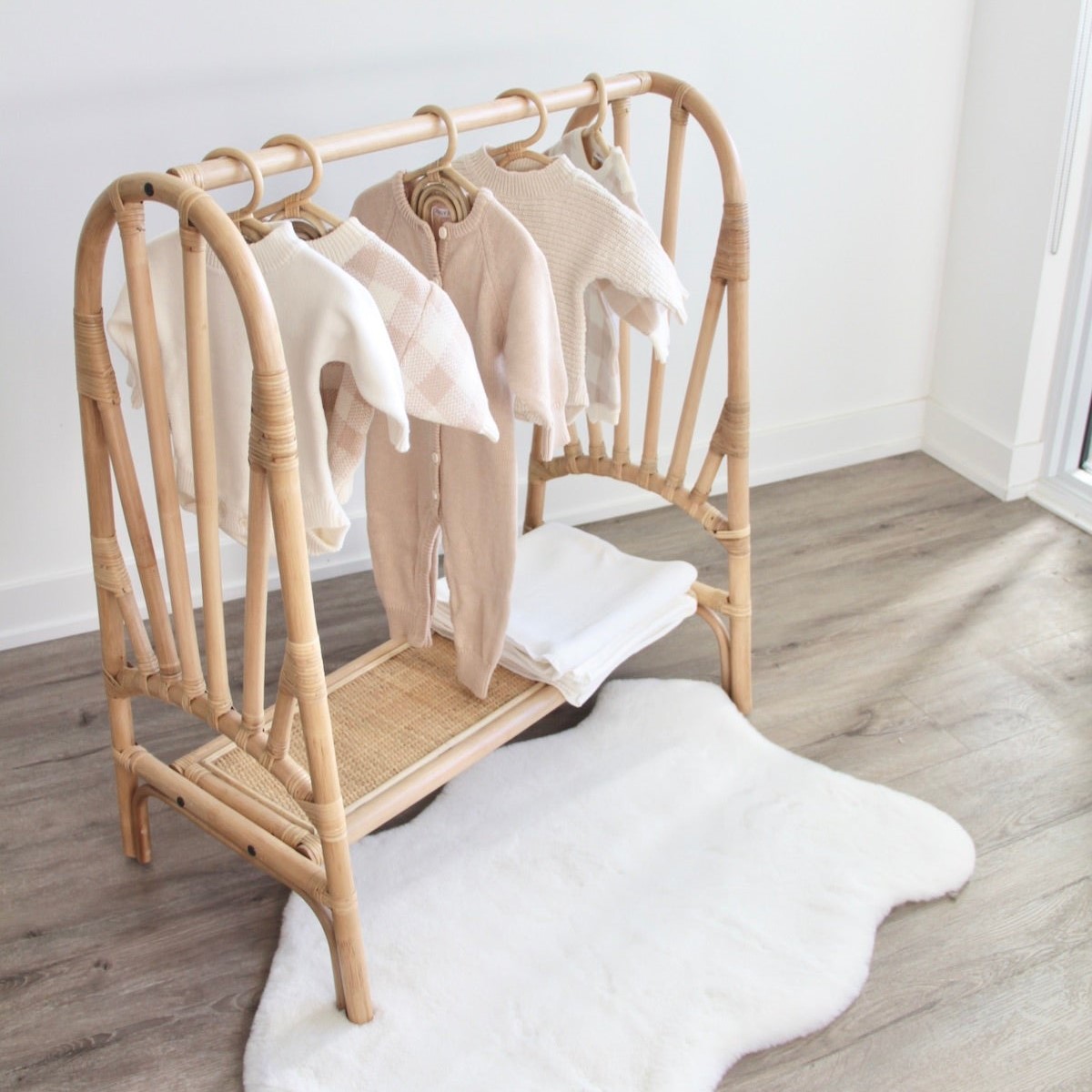 Decorative small hangers, hand - Baby Clothing Rail recension och pris