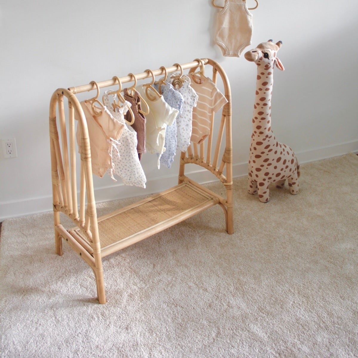 Decorative small hangers, hand - Baby Clothing Rail recension och pris